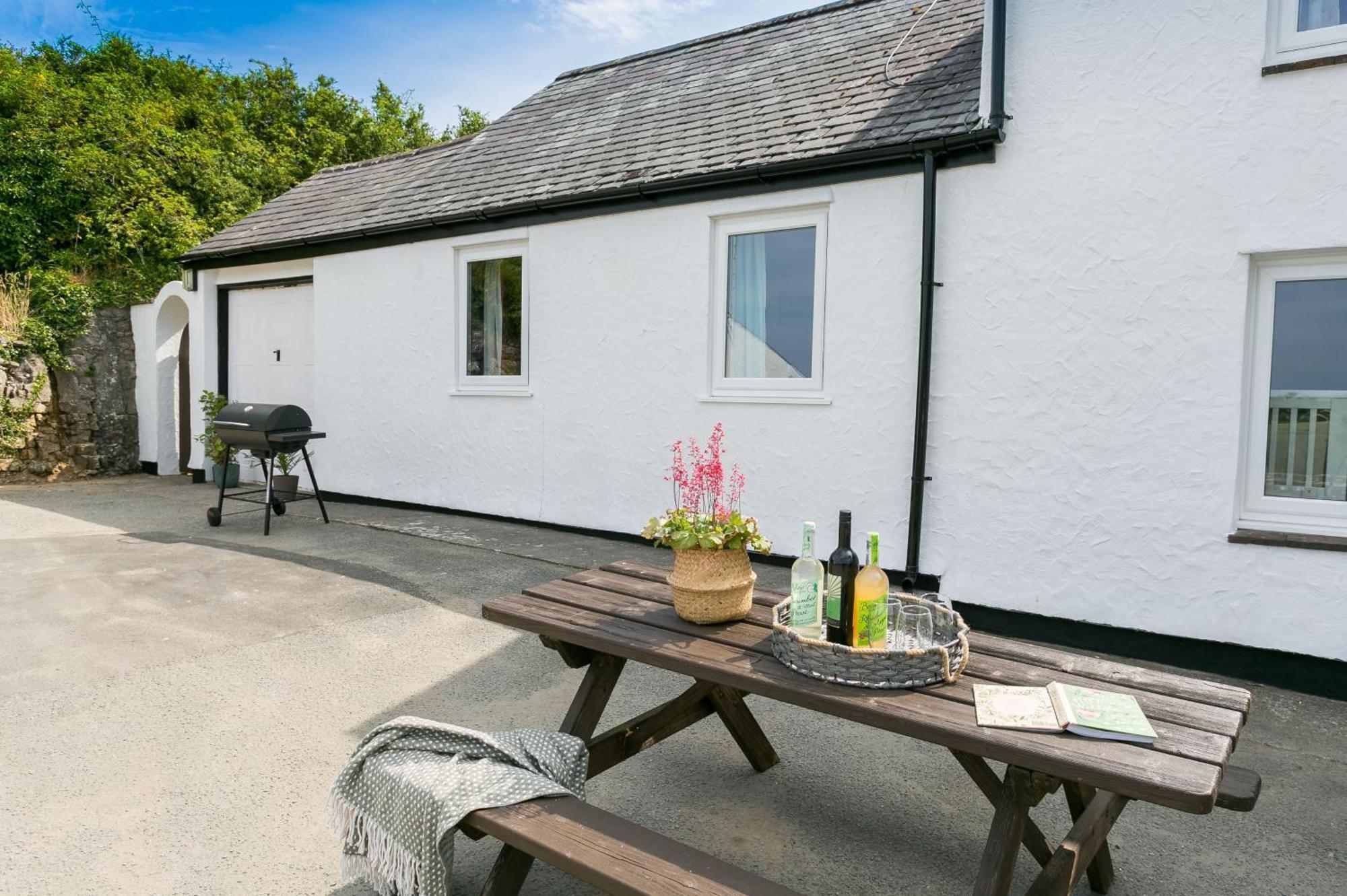 Dinas Cottage Benllech Exterior photo